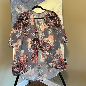 Swimsuit cover up. No size. Looks great with a swimsuit or a casual beach date!